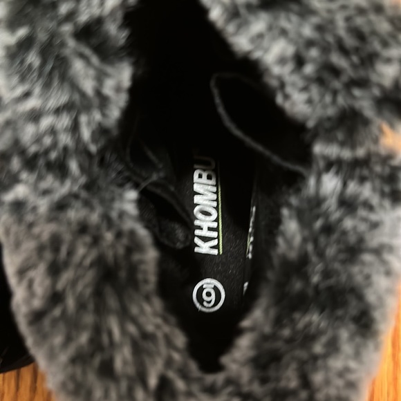 Khombu Women's Jessica Ankle Boots - Picture 4 of 9